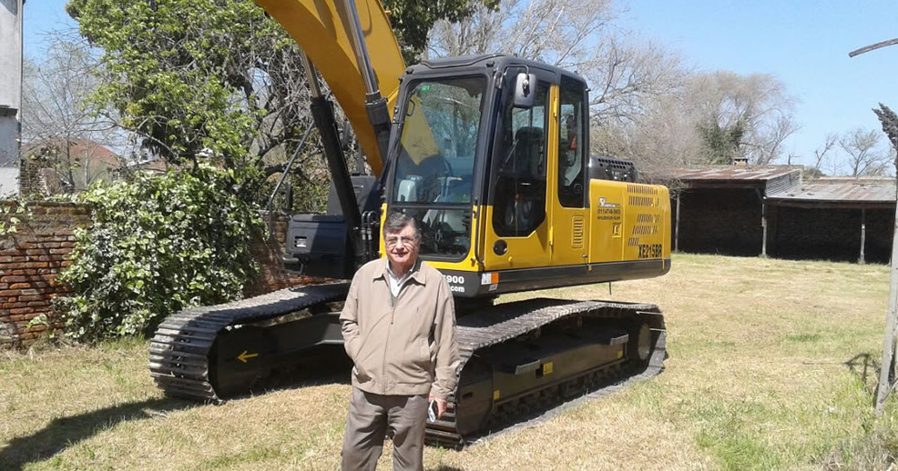 La provincia entregó una retroexcavadora al Comité de Cuenca Laguna La Picasa