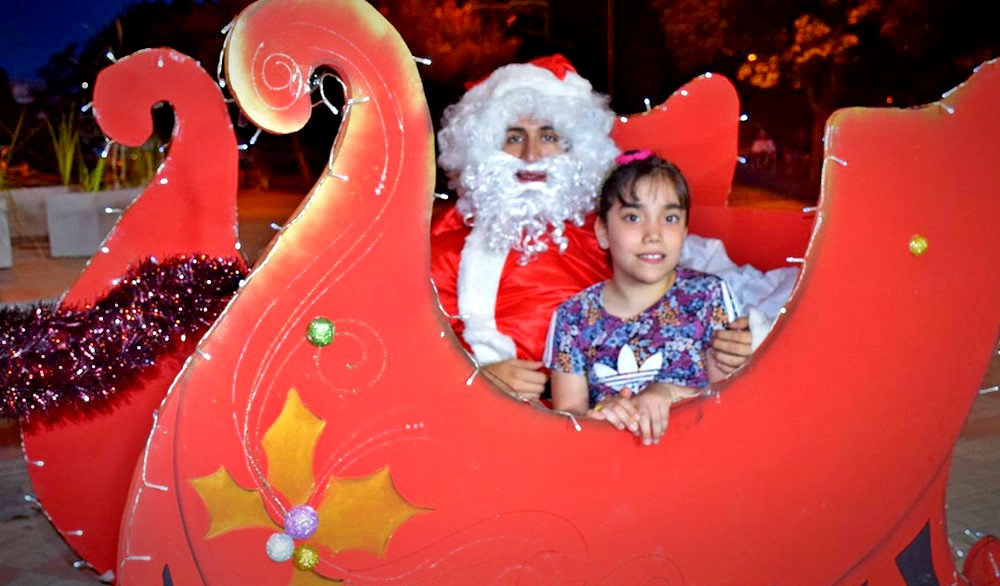 Papá Noel visitó Plaza Sarmiento