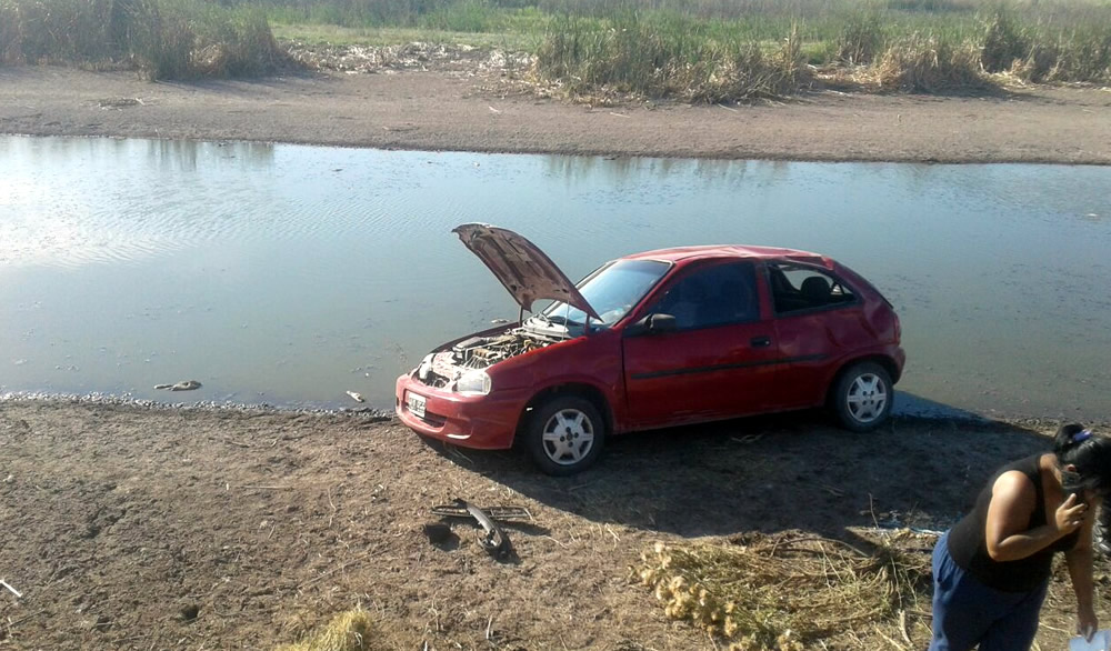Automóvil en el que viajaba una familia volcó en Ruta 33 cerca de Rufino