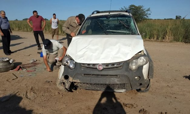 En acceso de San Eduardo vuelco de una camioneta