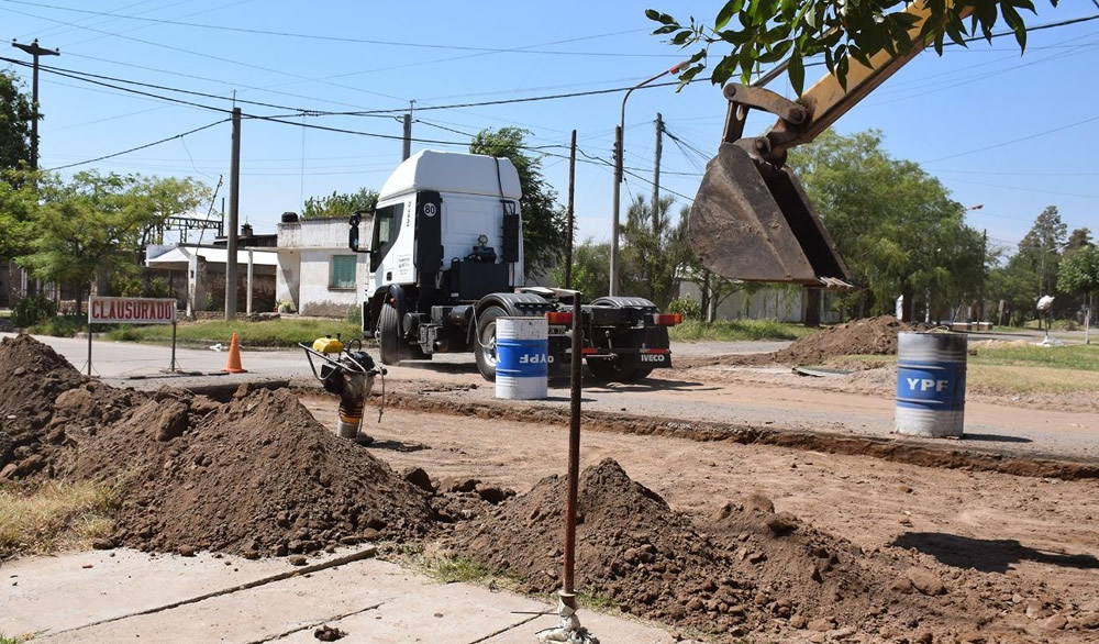 Trabajos de bacheo en calle Lorenzetti