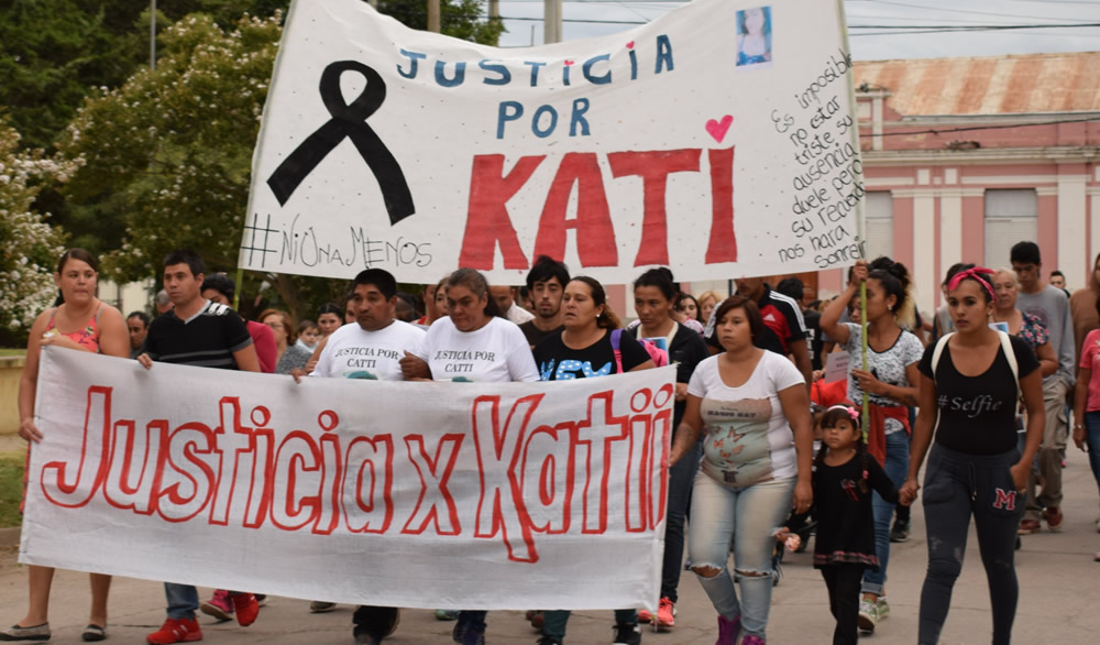 Marcha pidiendo justicia por Kati