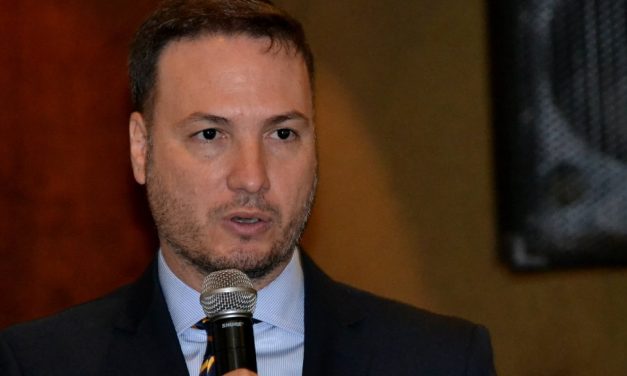Senador Enrico impulsa cambio de leyes en materia de Drogas