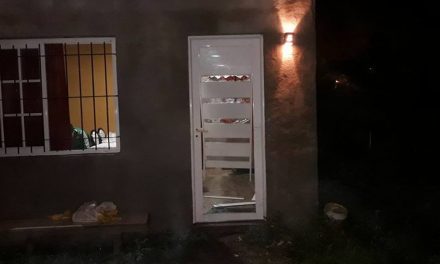 Rompen a patadas la puerta de vivienda para robar