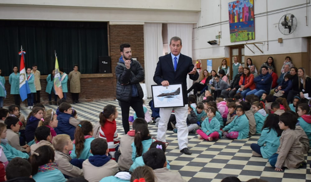 La Escuela N° 6031 de Rufino homenajeó a ex alumnos Veteranos de Malvinas