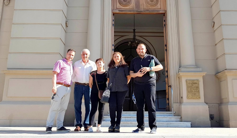 El Senador Enrico y el Padre José Luis impulsan Obra de Iluminación en la Parroquia de Rufino