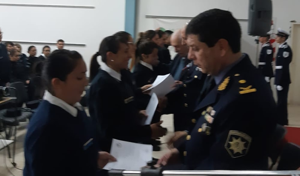 Entrega de diplomas a Oficiales y Suboficiales con funciones en el Departamento