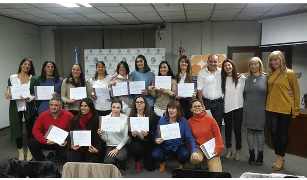 Centro Integral Educativo Trazos: entrega de certificados de la capacitación Diplomatura en Educación