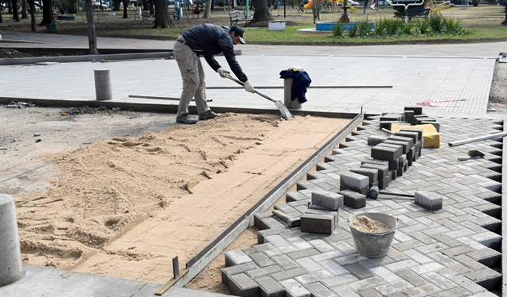 Centralidad: pavimento articulado en calle central