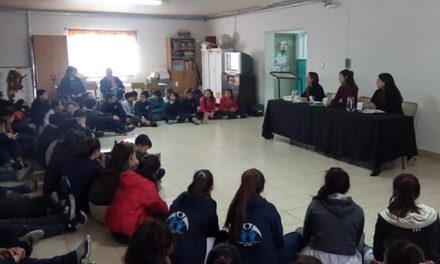 Charla sobre violencia de género en la escuelas