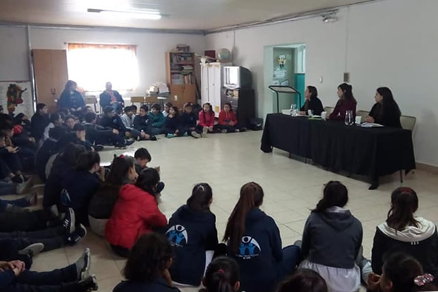 Charla sobre violencia de género en la escuelas