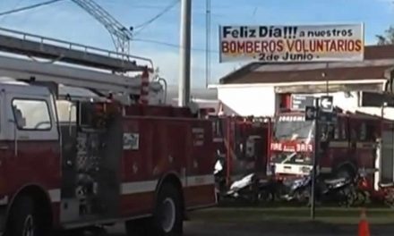 Aplausos para Bomberos Voluntarios en su día