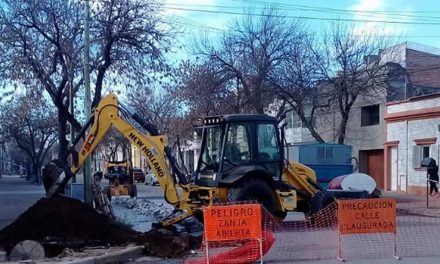 Renuevan Red Colectora en calle Santa Fe al 200