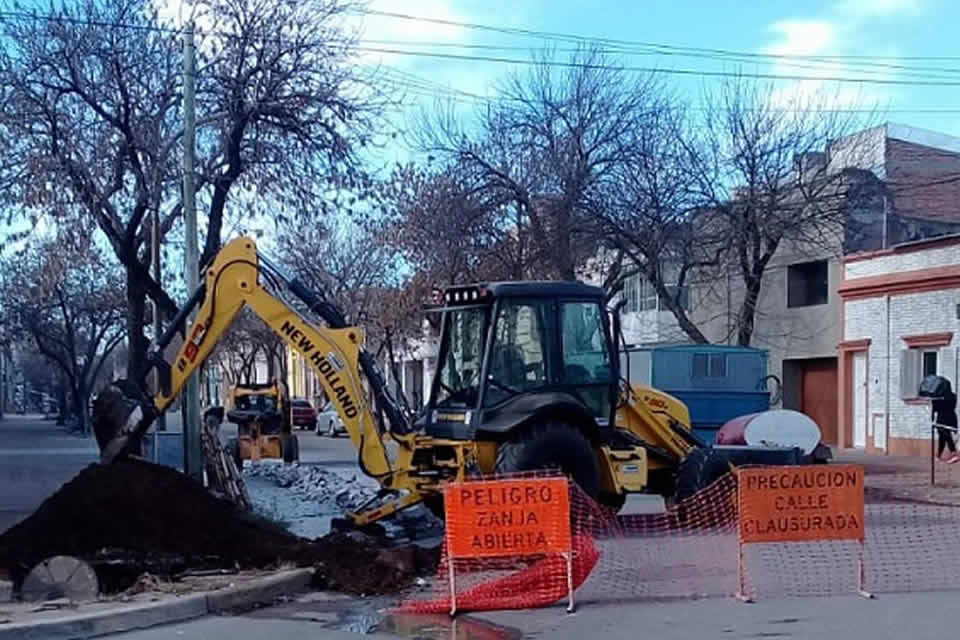 Renuevan Red Colectora en calle Santa Fe al 200