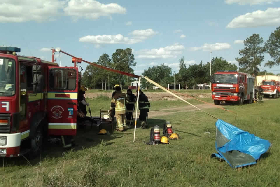 Prácticas y entrenamiento del Cuerpo Activo de Bomberos Voluntarios de Rufino