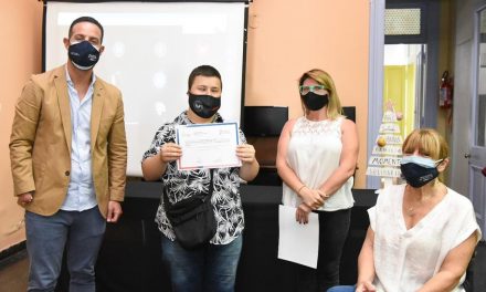 La provincia entregó certificados de capacitación en oficios a personas con discapacidad