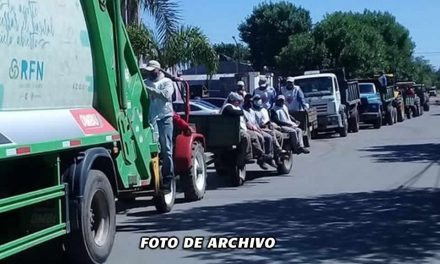 Trabajadores municipales se movilizaron este lunes reclamando el pago de días descontados