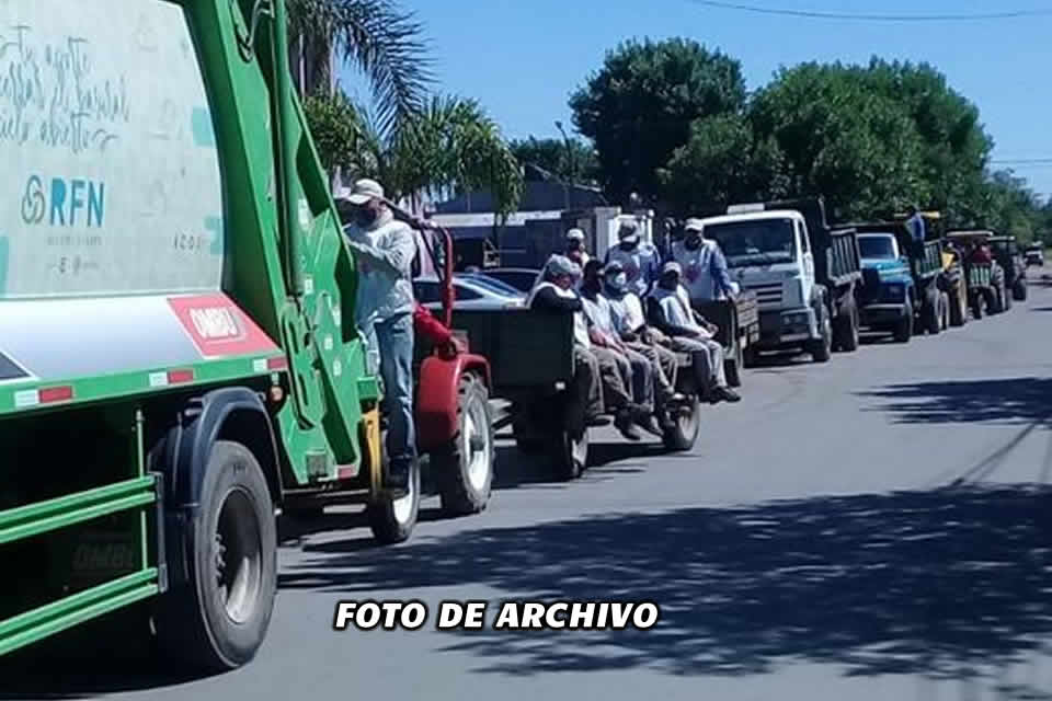 Trabajadores municipales se movilizaron este lunes reclamando el pago de días descontados