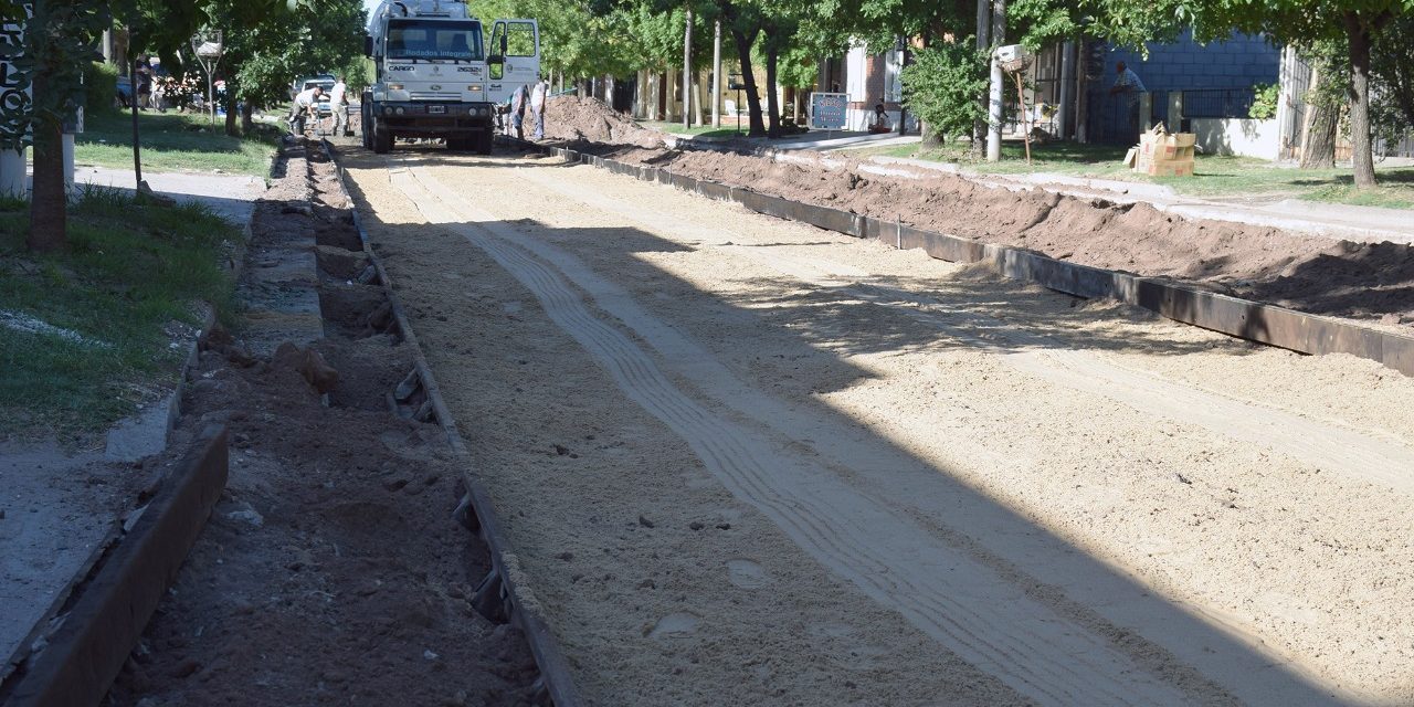 Pavimentan calle Colón y consolidado en Catamarca y José Hernandez