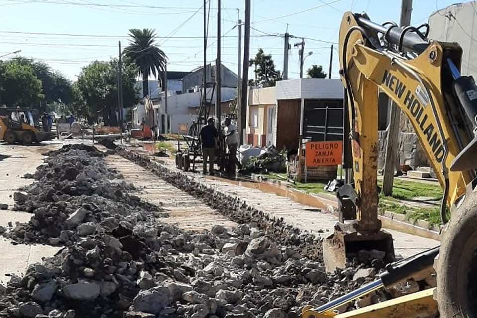 Avanza la obra de renovación del colector cloacal por Catamarca