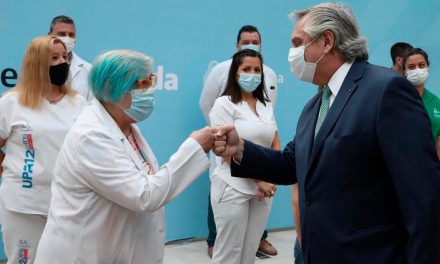 El Gobierno pagará un bono durante tres meses a 740.000 trabajadores de la salud