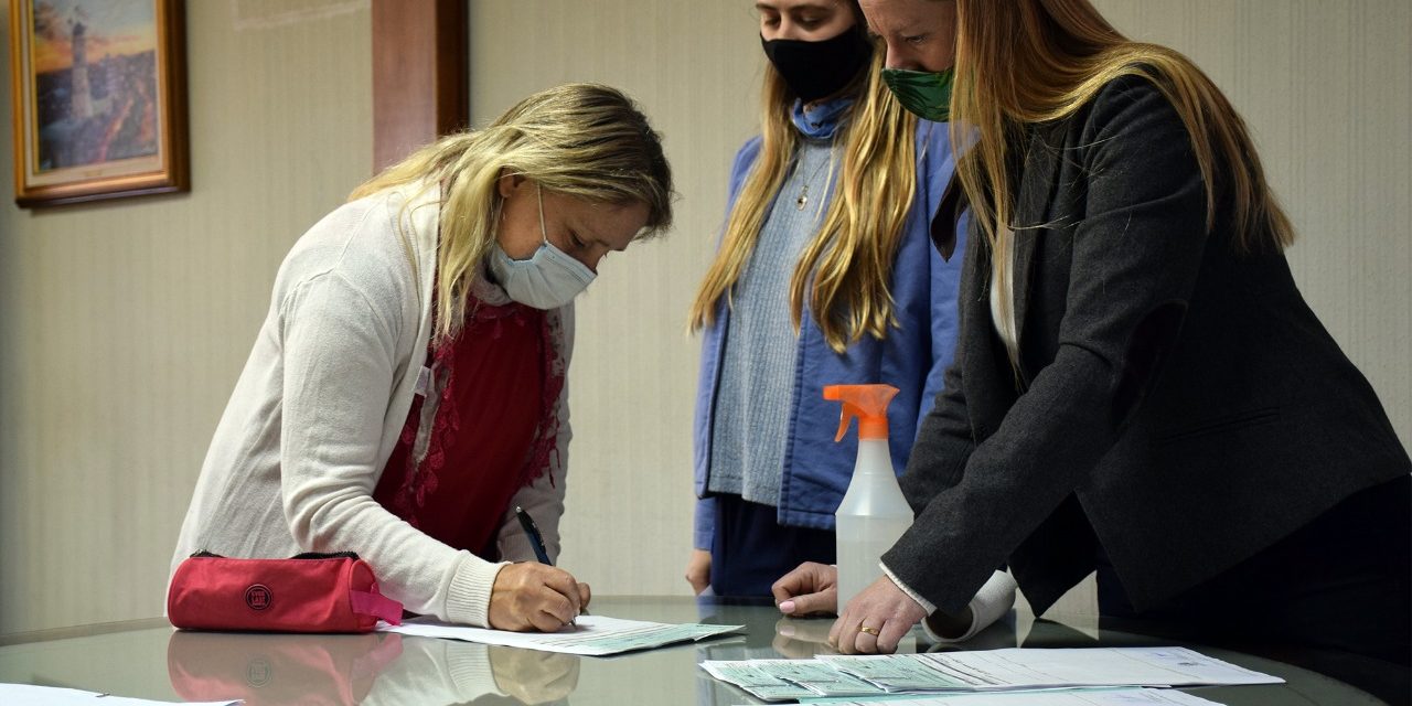 Primer entrega del Fondo de Asistencia Educativa