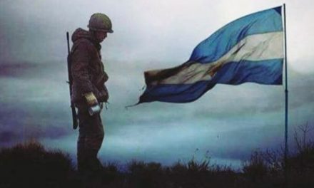 Un emotivo homenaje de León Gieco a los combatientes de Malvinas