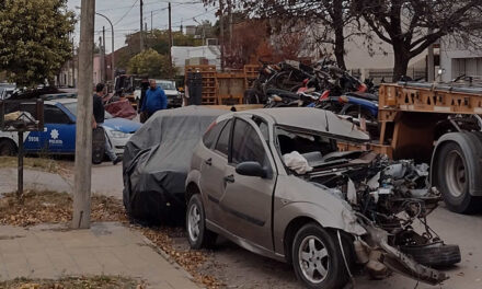 Este miércoles comenzaron a retirar los vehículos accidentados y secuestrados frente a la Comisaría 3ra de Rufino