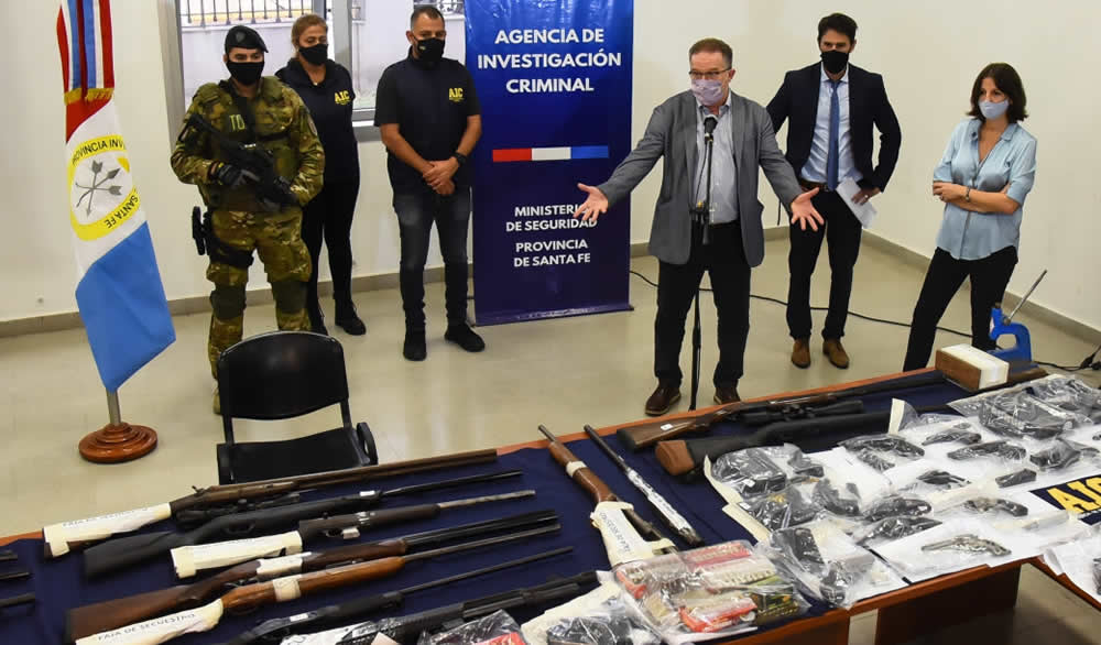 La Agencia de Investigación Criminal desbarató una banda criminal dedicada a la venta de armas en el mercado ilegal