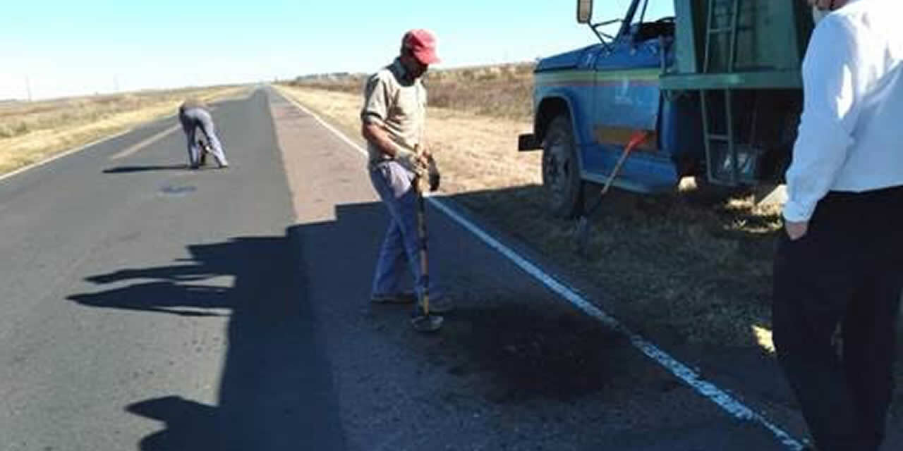 Bacheo en Ruta 33 entre Rufino y Cañada Seca