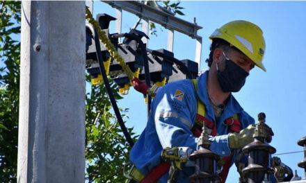 Piden que se vacunen a los trabajadores de la energía eléctrica