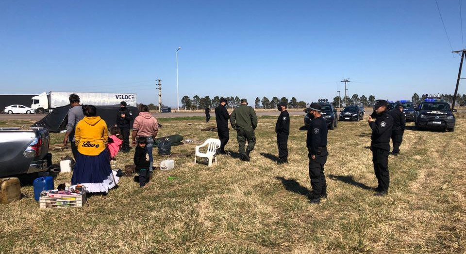 Desalojo en la rotonda de rutas 7 y 3 de Rufino