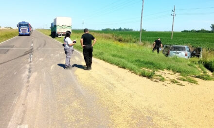 Accidente este martes en Ruta 33 a la altura de Lazzarino entre camión y automóvil