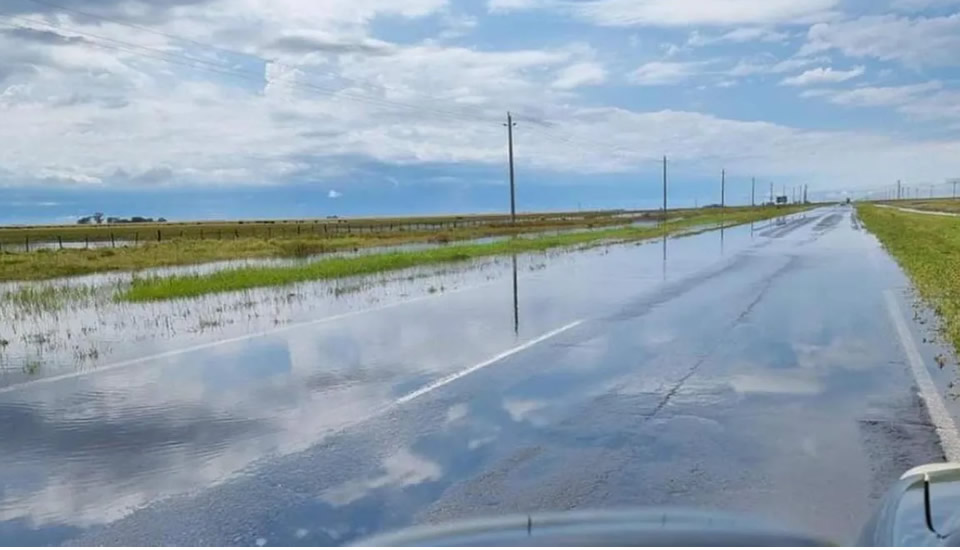 Desbordó la Ruta 7 a pocos kilómetros de Rufino, y La Picasa cada vez más al límite