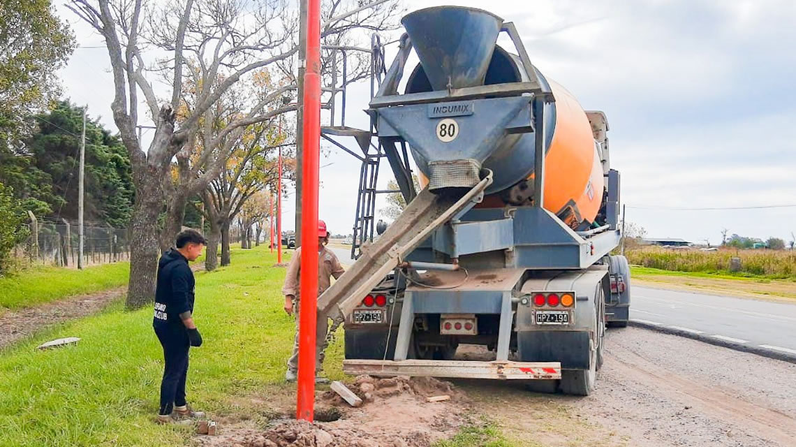 Nuevos pasos en el proyecto de iluminación en el acceso de Sancti Spiritu gestionado por el Senador Enrico