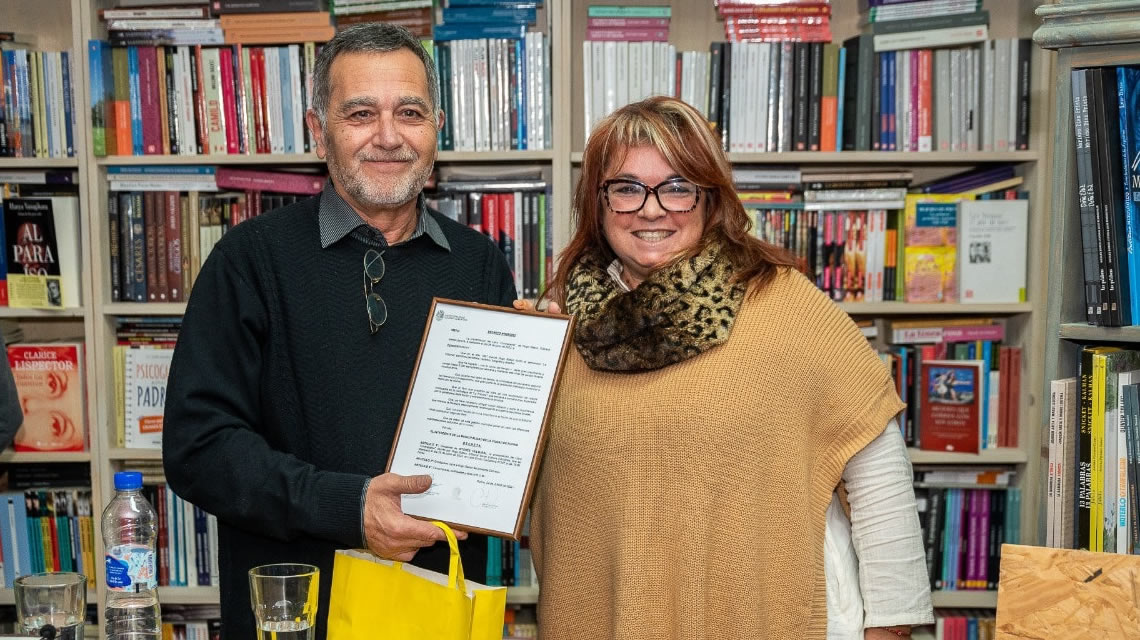 Presentación del Libro del periodista local Hugo Basso, “Contratapas”, de Editorial Verde Llanura