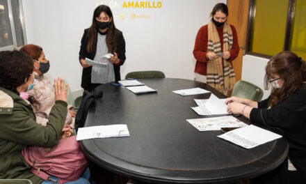 Entrega de fondos a escuelas por Movilidad Educativa Rural