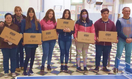 La Escuela de Educación Secundaria Orientada Nº 271 recibió 11 netbooks