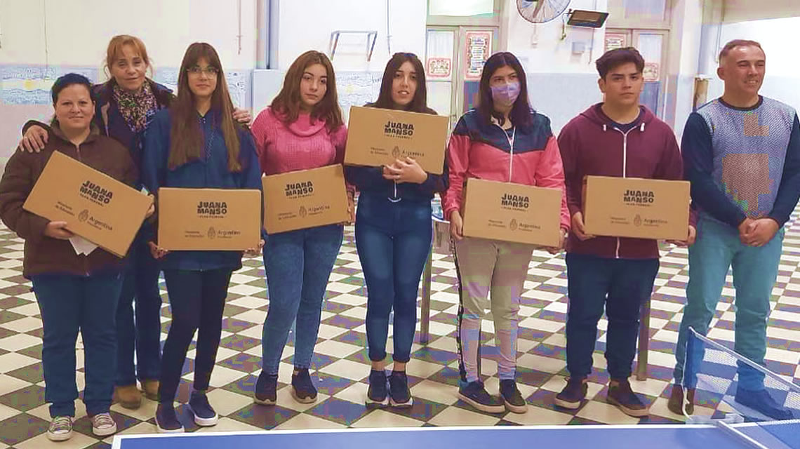 La Escuela de Educación Secundaria Orientada Nº 271 recibió 11 netbooks