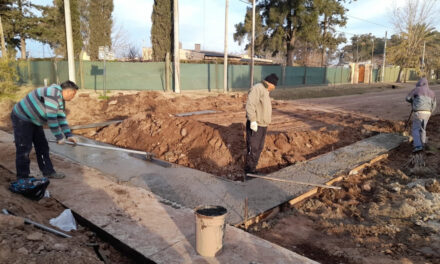 Obras municipales en cordón cuneta y mejora de calles