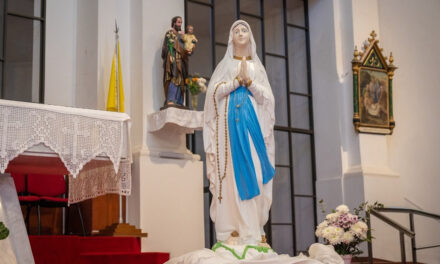 Llegó la imagen restaurada de la Virgen de Lourdes