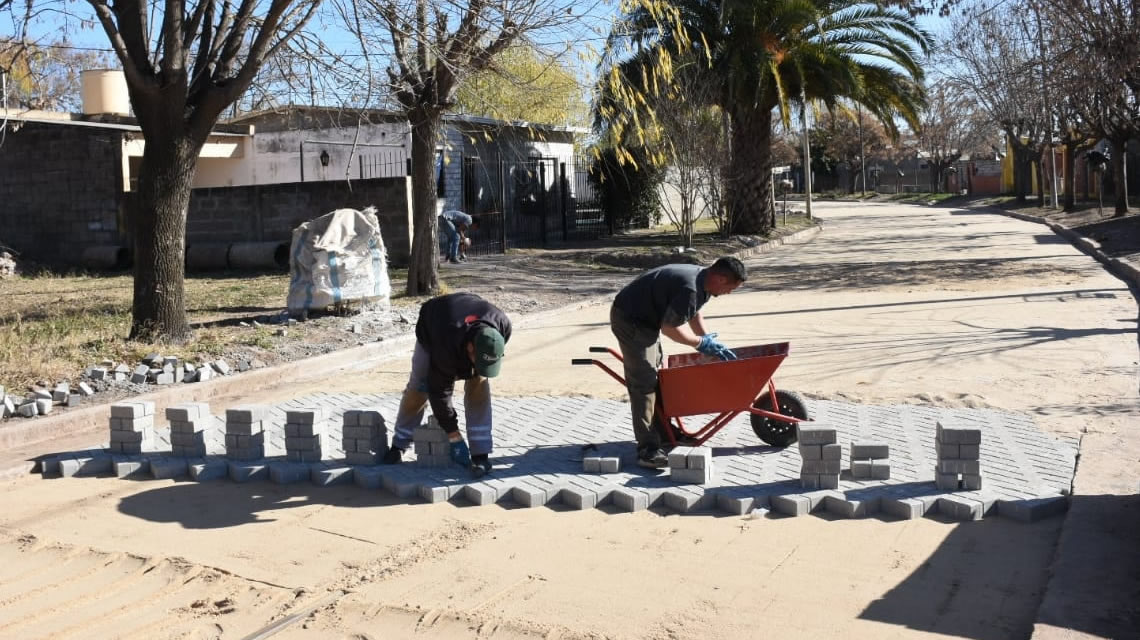 Avanza la colocación de adoquines en el Barrio Jardín