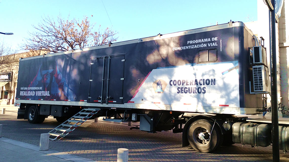 El camion de realidad virtual de Cooperación Seguros ya está en la ciudad