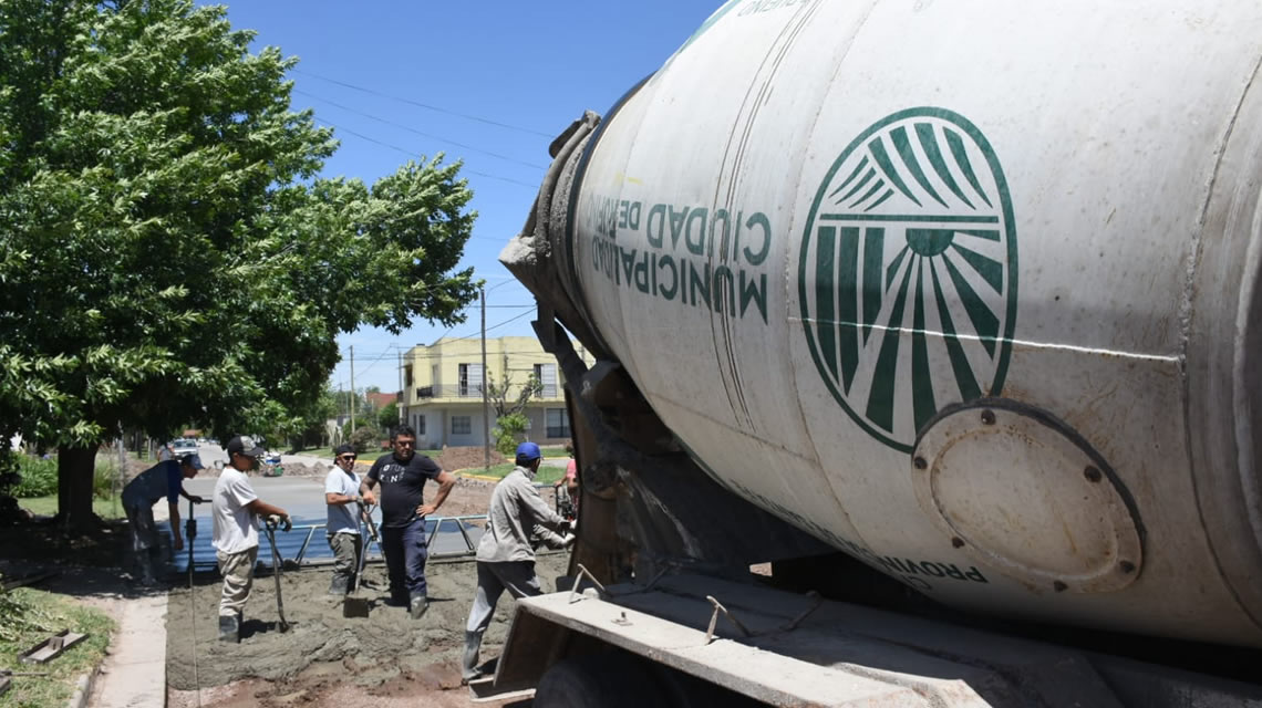 Pavimento en calle José Hernandez, Chacabuco y cordón cuneta en Bernabé Ferreyra