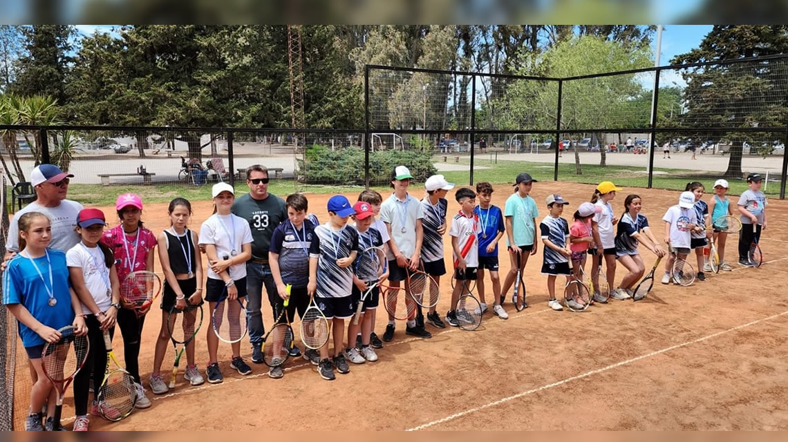 Encuentro de Tenis en el Parque Municipal de Rufino