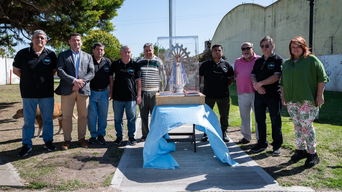 Ex Combatientes de las Islas Malvinas y al Padre Hernán Carletta recibieron la visita de la Virgen de Luján