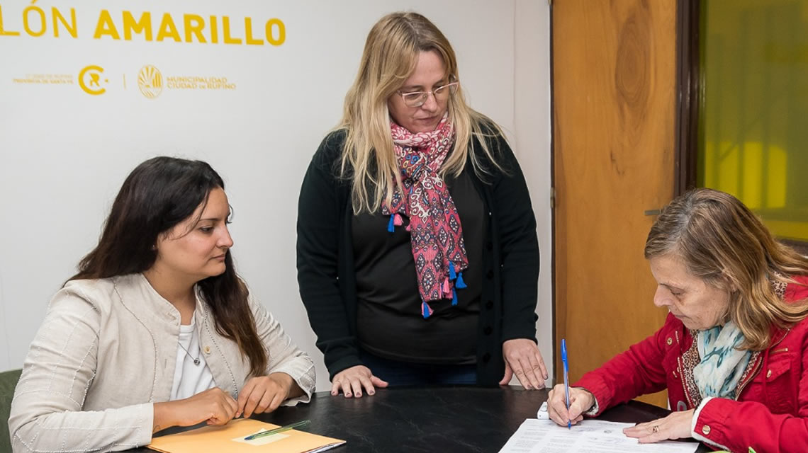 Firma de convenios con escuelas por el Fondo de Asistencia Educativa 2023