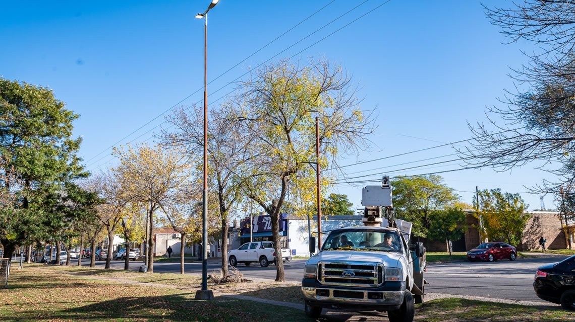 Rufino avanza en la iluminación LED de sus barrios