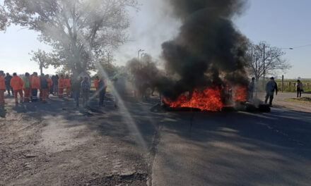 En Zavalla la Uocra cortó la ruta 33 por un bono que no le pagaron