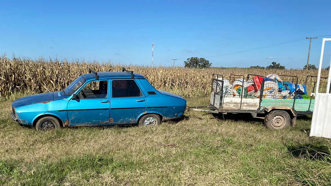 En Villa Cañás arrestaron a tres personas por robar maíz de un campo de la zona